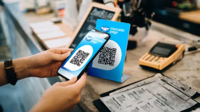 ¿Te atendió bien el mozo y no tenés efectivo?  Mercado Pago lanza una solución para pagar la propina en bares y restaurantes