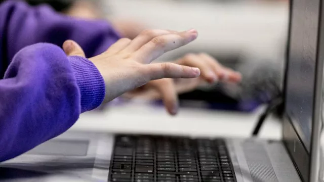 “Jugar y crear con la tecnología”: la propuesta de Telecom para niños, niñas y adolescentes en el mes de las infancias