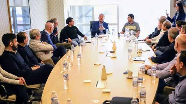 Empresas de Vaca Muerta y el gobierno provincial abordan desafíos de infraestructura