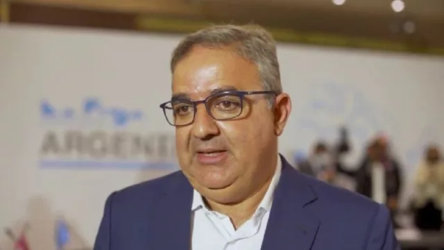 El gobernador de Catamarca viaja al Reino Unido en busca de inversiones para la provincia