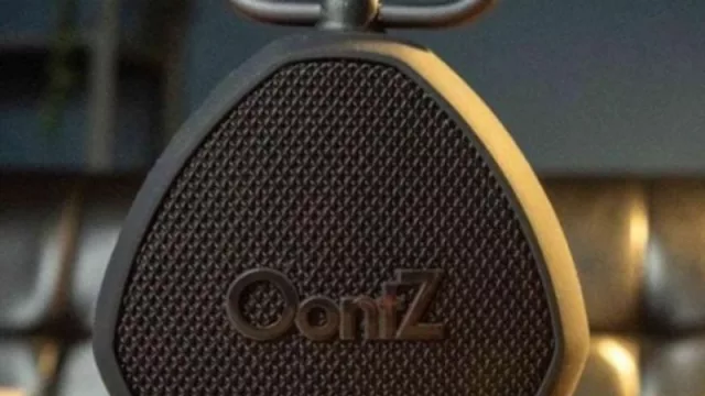 Este verano no salgas sin este parlante que se banca todo (el OontZ Clip se cuelga de la mochi)