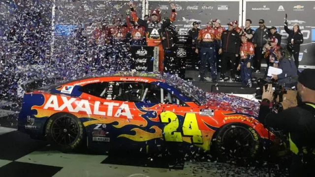 Daytona 500 2025: la revolución del automovilismo (y de los mega eventos) en la era digital (innovación, AI, experiencias phydigitales y crossing marketing en la pista)