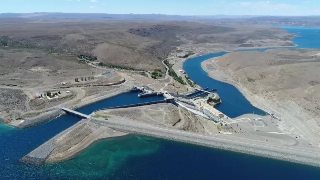 Central Puerto analiza participar en subasta hidroeléctrica mientras avanza con nuevos proyectos de energías renovables