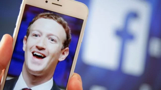 Zuckerberg: “Facebook ya no cumple con su propósito original; ahora se centra en videos de tendencia, problemas globales y una interacción masiva, dejando atrás la interacción social íntima”