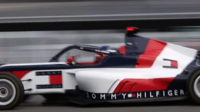 Cadillac y Tommy Hilfiger: el crossing marketing que reinventa la Fórmula 1 y marca la historia del automovilismo en 2026