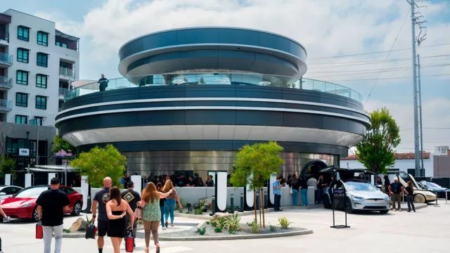 La revolución de la gastronomía y el entretenimiento: Tesla Diner, (el fin del no-lugar y el auge de la tematización y multi categorías cruzadas)