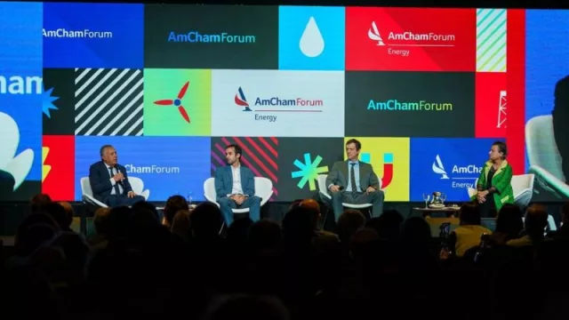 Cornejo anunció la puesta en marcha comercial del Parque Solar Anchoris en el AmCham Energy Forum