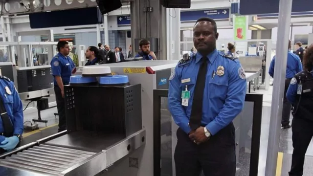 Atención: nuevas reglas en aeropuertos de EEUU 2025: revolución biométrica en seguridad y cambios en equipaje de mano (parte II)