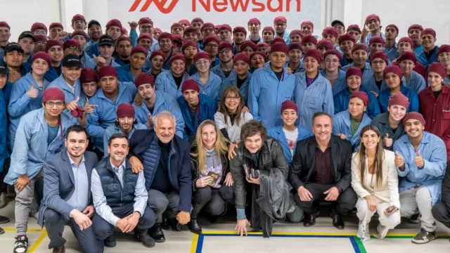 Milei en el corazón industrial de Ushuaia (Newsan mostró sus fábricas y su músculo productivo)