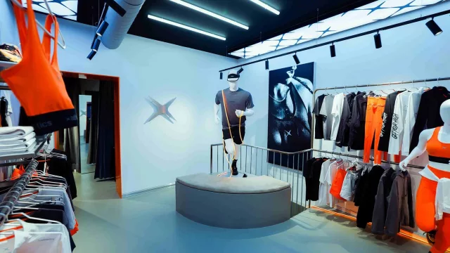 Blue Banana confirma su apuesta por el deporte con la apertura de la primera tienda física de Athletics