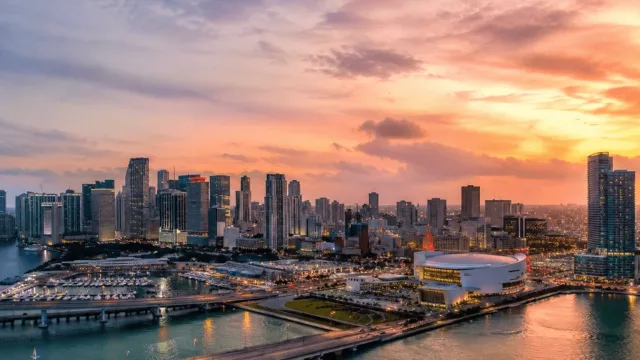 Miami cumple 130 años: la ciudad que fundó una mujer hoy mueve medio billón de dólares (y es capital cultural-económica)